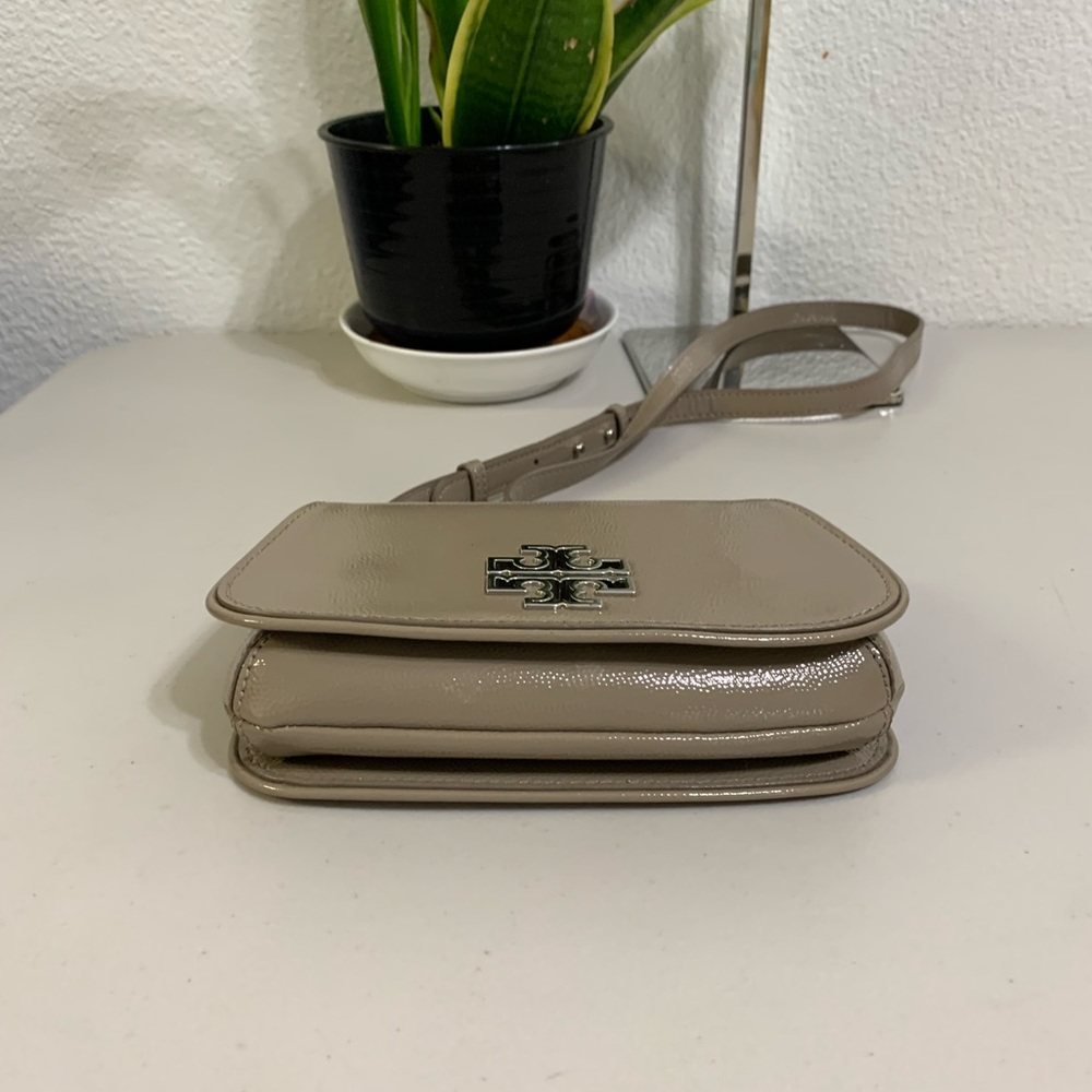 💕👜 (Like New)TORY BURCH Crossbody Purse - Picture 9 of 13
